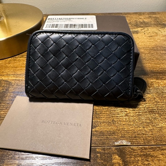 Bottega Veneta Black Intrecciato Leather zipper Wallet - Picture 1 of 10